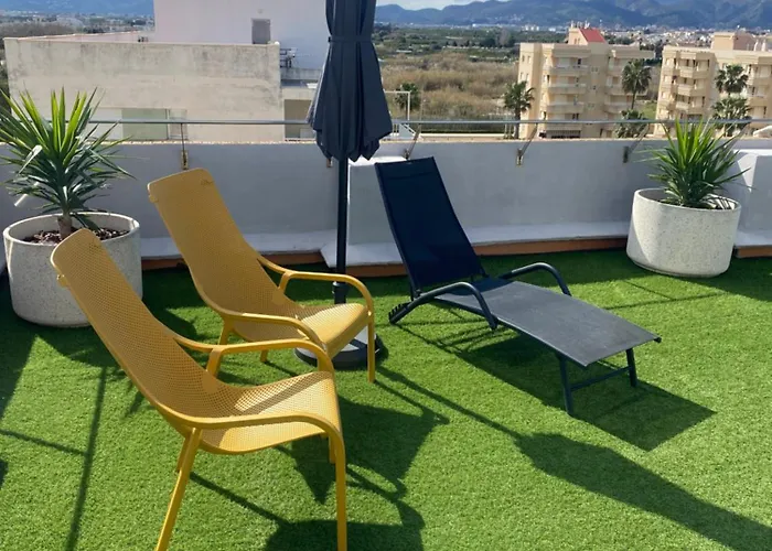 Apartamento A 100 Metros De La Playa Con Grande Terraza Y Vistas Al Mar