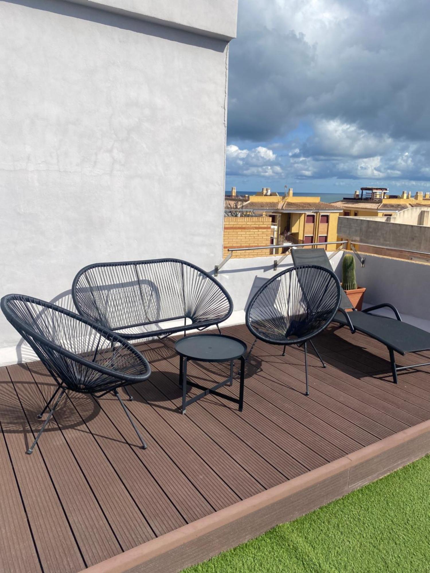 A 100 Metros De La Playa Con Grande Terraza Y Vistas Al Mar *